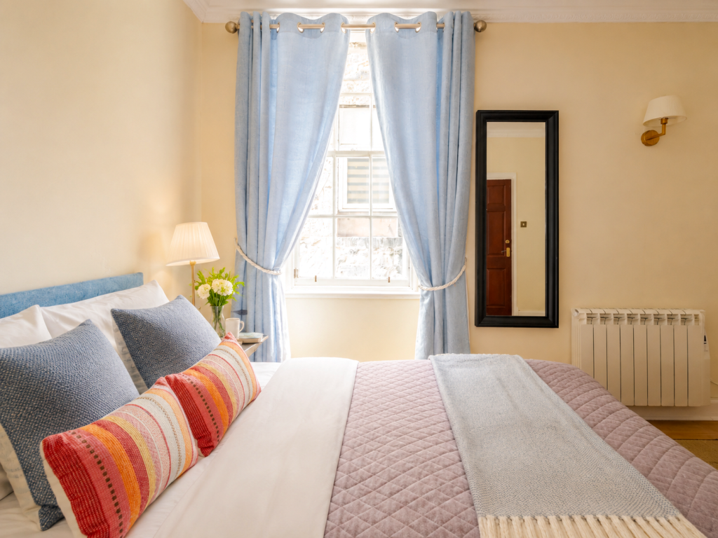 Royal Mile Apartment 8 king bed 1